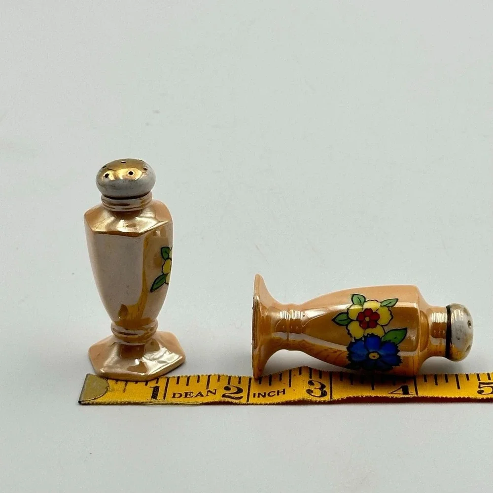 Orange Lusterware Salt Pepper Shakers Painted Flowers‎ Trim Gold made Japan